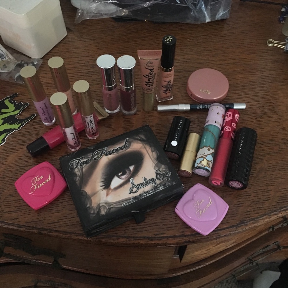 ❌SOLD on Merc❌ Makeup bundle
